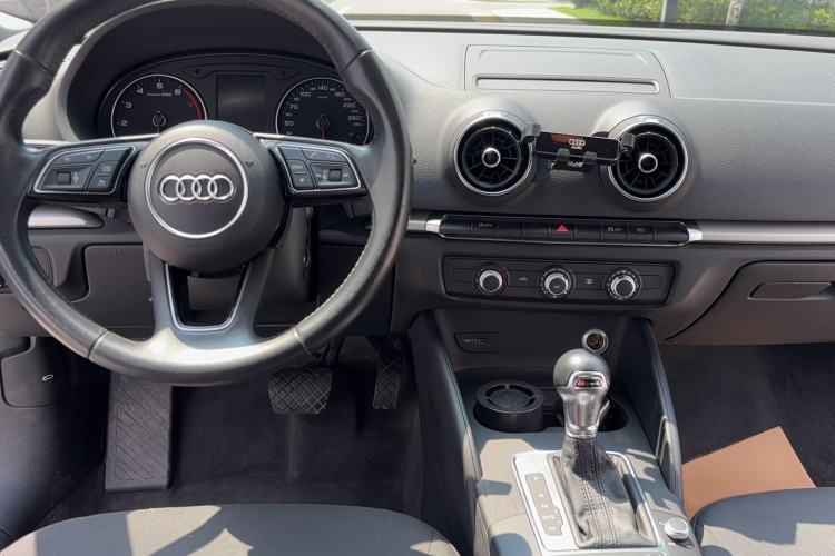 Used Audi A3 2019 Limousine 35 TFSI Ambition China VI Center Console