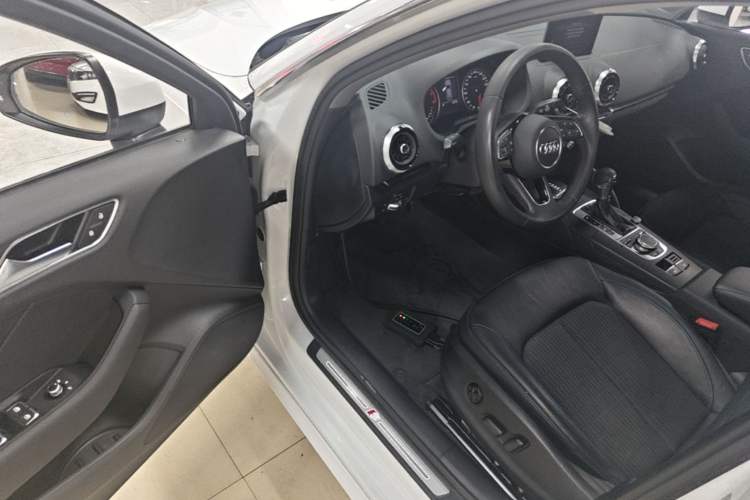 Used Audi A3 2019 Sportback 35 TFSI Fashion Edition China VI Emission Standard Driver Seat