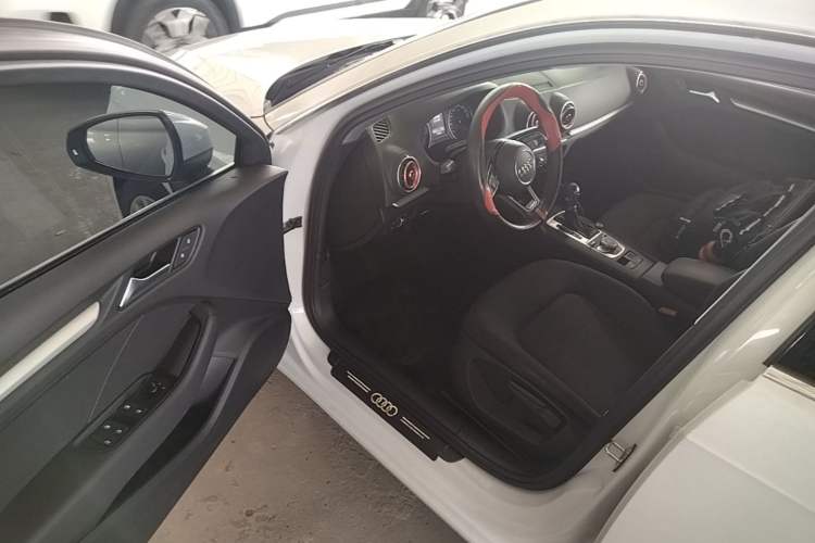 Used Audi A3 2019 Sportback 35 TFSI Ambition China VI Driver Seat