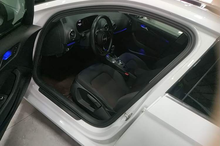 Used Audi A3 2019 Limousine 35 TFSI Ambition China VI Driver Seat