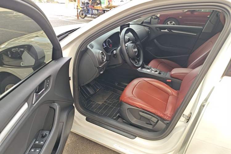 Used Audi A3 2019 Limousine 35 TFSI Ambition China VI Driver Seat