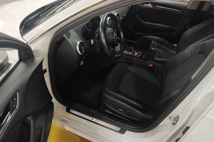 Used Audi A3 2019 Sportback 35 TFSI Fashion Edition China VI Emission Standard Driver Seat