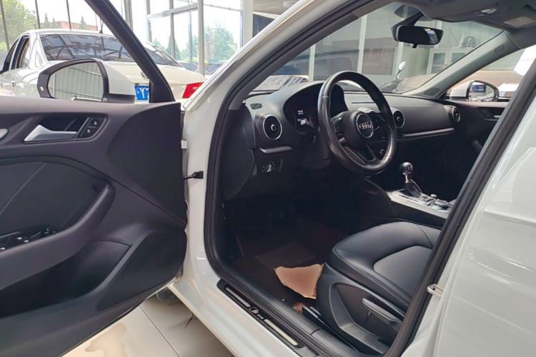 Used Audi A3 2019 Sportback 35 TFSI Ambition China VI Driver Seat