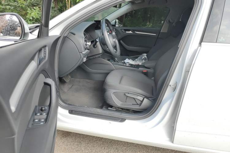 Used Audi A3 2019 Sportback 35 TFSI Ambition China VI Driver Seat