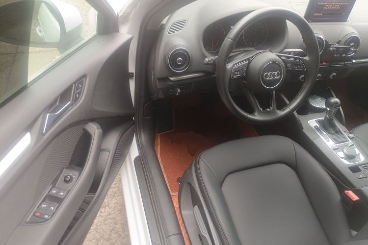 Used Audi A3 2019 Sportback 35 TFSI Ambition China VI Driver Seat