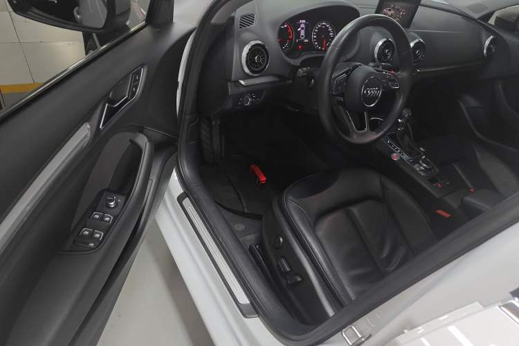 Used Audi A3 2019 Limousine 35 TFSI Style Edition China VI Emission Standard Driver Seat
