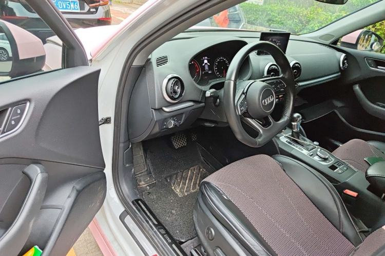 Used Audi A3 2019 Sportback 35 TFSI Sporty Version China VI Driver Seat