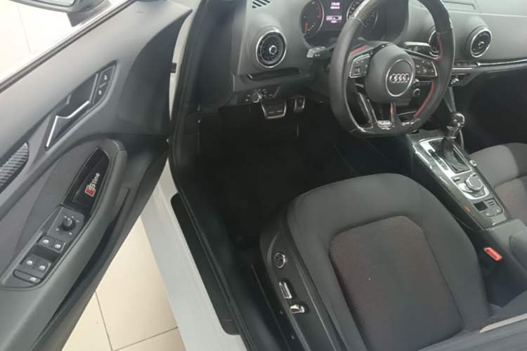 Used Audi A3 2019 Limousine 35 TFSI Ambition China VI Driver Seat