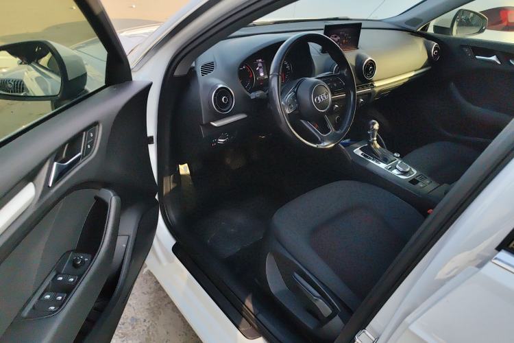 Used Audi A3 2019 Sportback 35 TFSI Ambition China VI Driver Seat