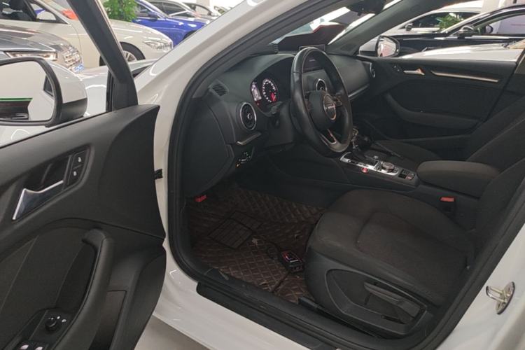 Used Audi A3 2019 Limousine 35 TFSI Ambition China VI Driver Seat