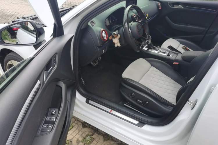 Used Audi A3 2019 Sportback 40 TFSI Sporty Model China VI Driver Seat