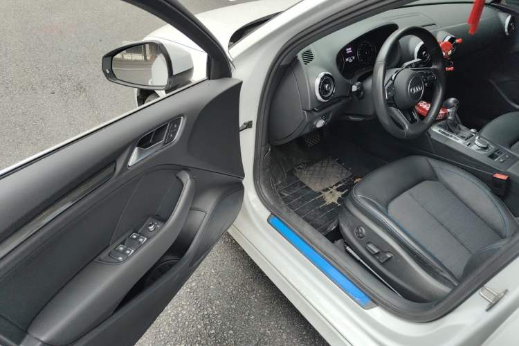 Used Audi A3 2019 Limousine 35 TFSI Fashion Edition China VI Emission Standard Driver Seat