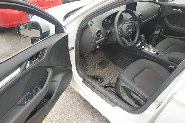 Used Audi A3 2019 Limousine 35 TFSI Ambition China VI Driver Seat