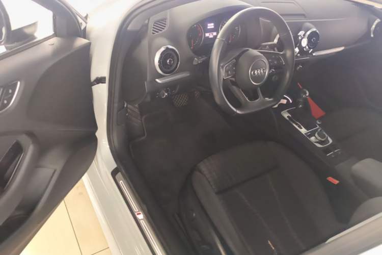 Used Audi A3 2019 Limousine 35 TFSI Sporty Version China VI Driver Seat
