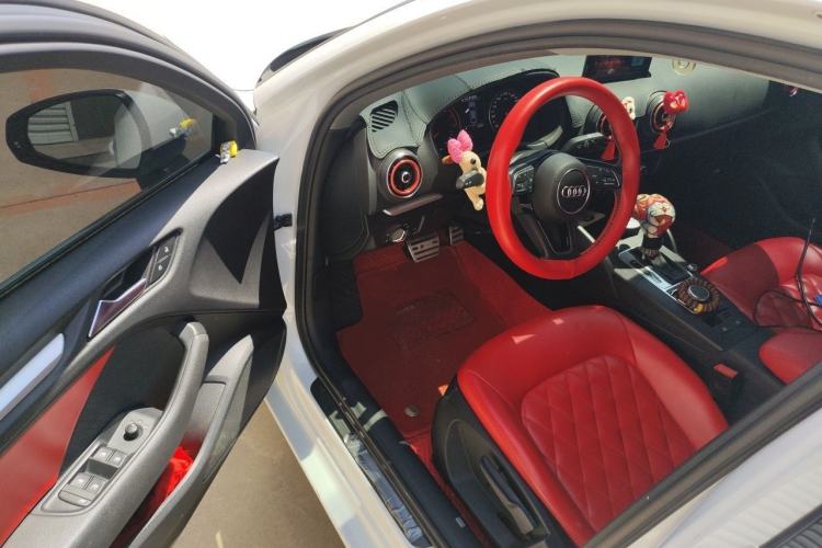 Used Audi A3 2019 Limousine 35 TFSI Ambition China VI Driver Seat