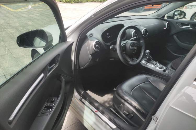 Used Audi A3 2019 Sportback 35 TFSI Fashion Edition China VI Emission Standard Driver Seat