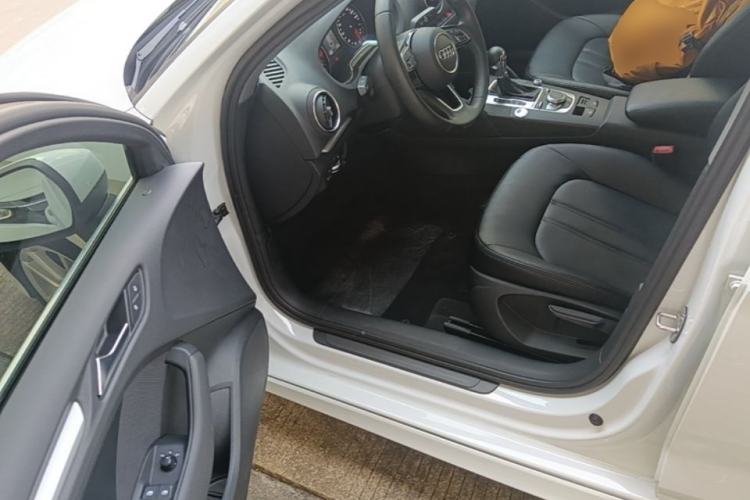 Used Audi A3 2019 Limousine 35 TFSI Ambition China V Driver Seat