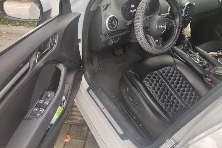 Used Audi A3 2019 Limousine 35 TFSI Fashion Edition China VI Emission Standard Driver Seat