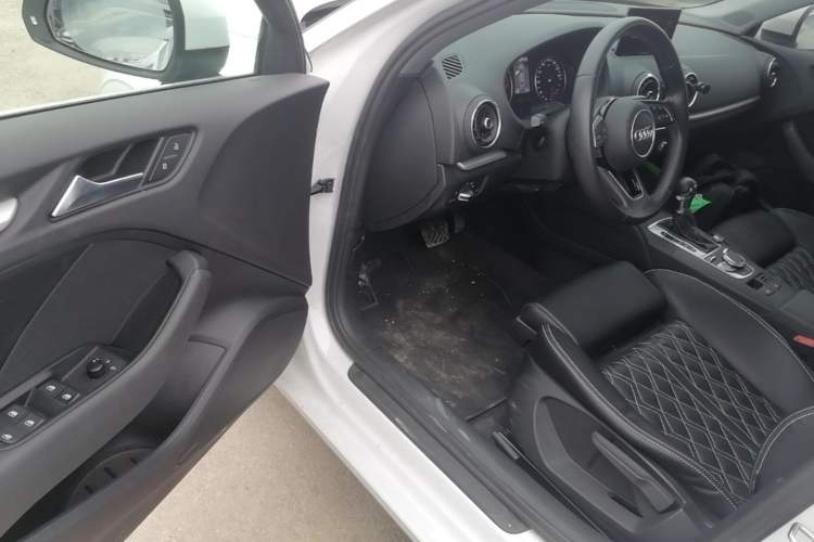 Used Audi A3 2019 Limousine 35 TFSI Ambition China VI Driver Seat