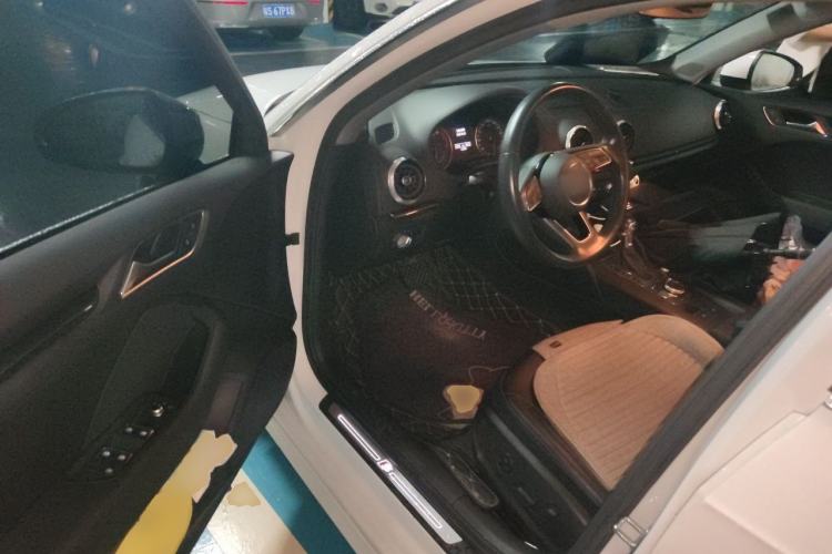 Used Audi A3 2019 Sportback 35 TFSI Fashion Edition China VI Emission Standard Driver Seat