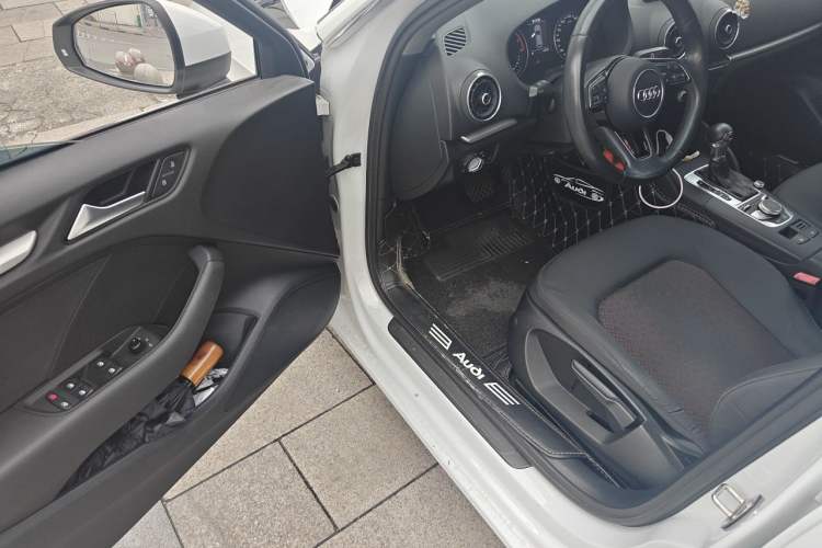 Used Audi A3 2019 Sportback 35 TFSI Ambition China VI Driver Seat