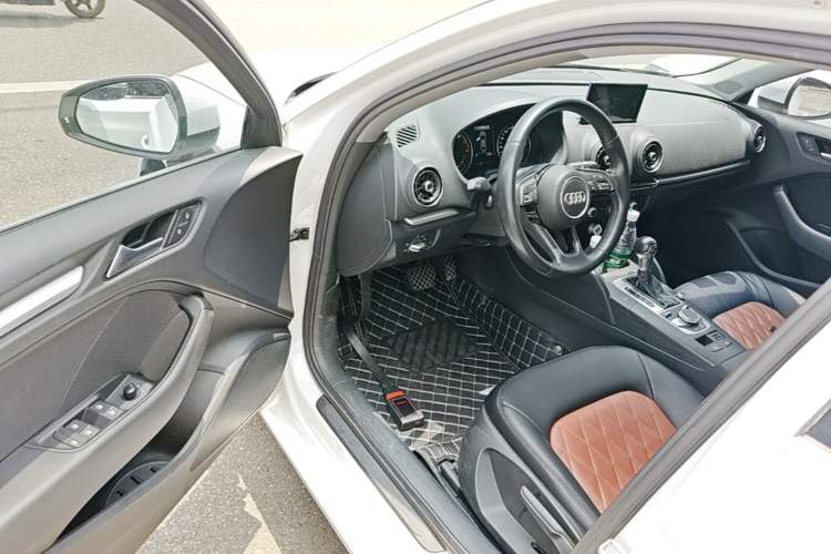 Used Audi A3 2019 Limousine 35 TFSI Ambition China VI Driver Seat