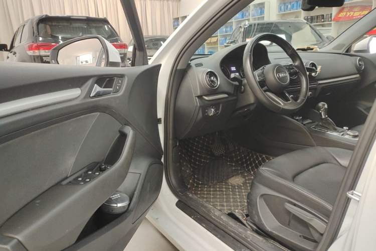 Used Audi A3 2019 Limousine 35 TFSI Ambition China VI Driver Seat