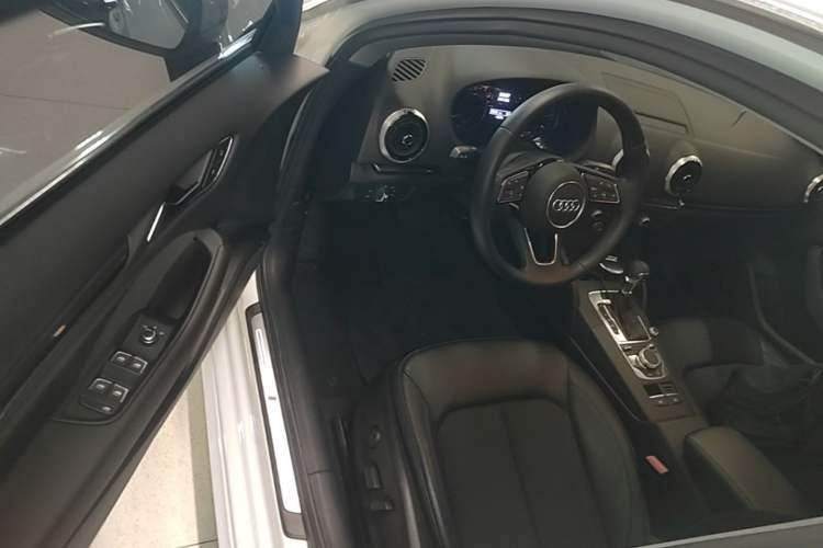 Used Audi A3 2019 Sportback 35 TFSI Fashion Edition China VI Emission Standard Driver Seat