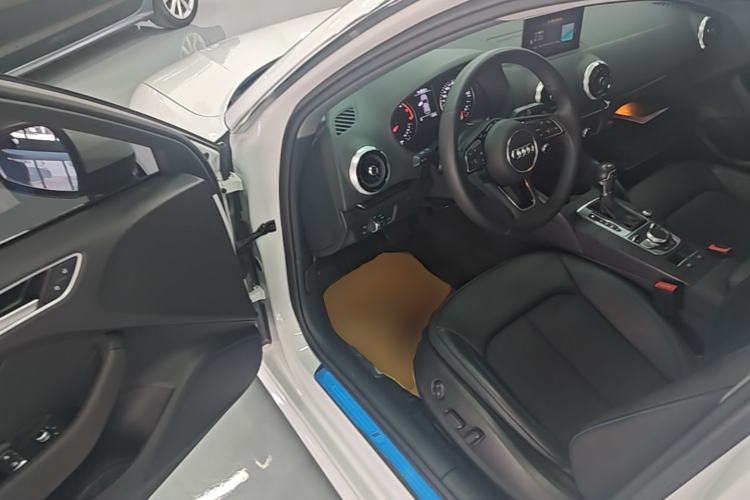 Used Audi A3 2019 Sportback 35 TFSI Fashion Edition China VI Emission Standard Driver Seat