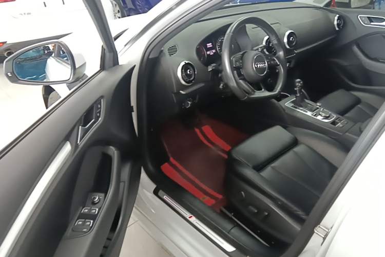 Used Audi A3 2019 Sportback 35 TFSI Sporty Version China VI Driver Seat