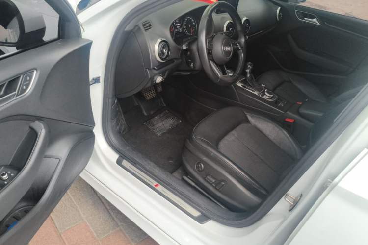 Used Audi A3 2019 Limousine 35 TFSI Fashion Edition China VI Emission Standard Driver Seat