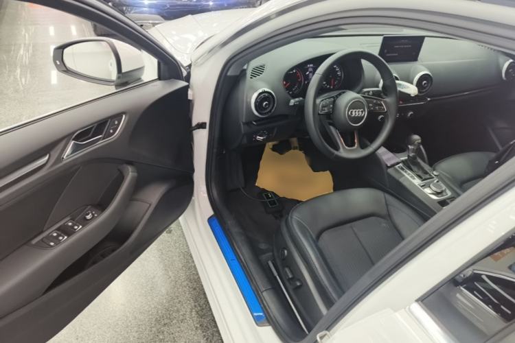 Used Audi A3 2019 Sportback 35 TFSI Fashion Edition China VI Emission Standard Driver Seat