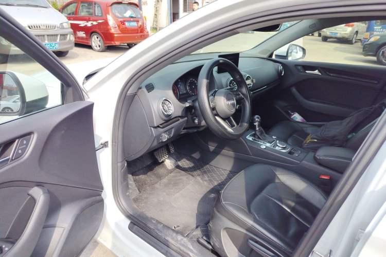 Used Audi A3 2019 Limousine 35 TFSI Ambition China VI Driver Seat