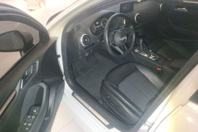 Used Audi A3 2019 Limousine 35 TFSI Fashion Edition China VI Emission Standard Driver Seat