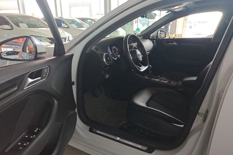 Used Audi A3 2019 Sportback 35 TFSI Fashion Edition China VI Emission Standard Driver Seat