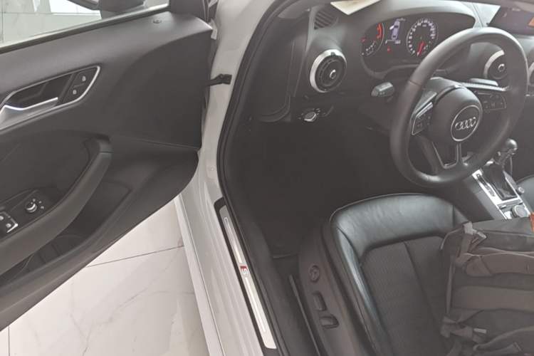 Used Audi A3 2019 Limousine 35 TFSI Fashion Edition China VI Emission Standard Driver Seat