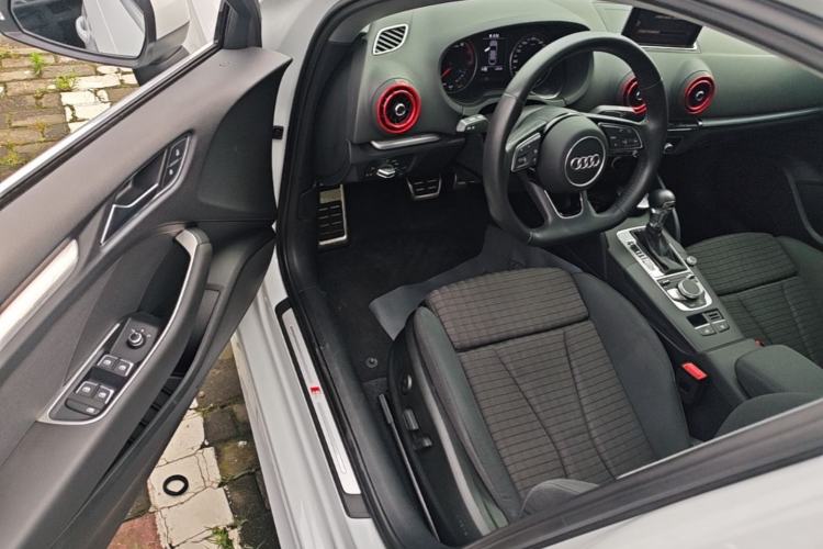 Used Audi A3 2019 Limousine 40 TFSI Sporty Version China VI Driver Seat