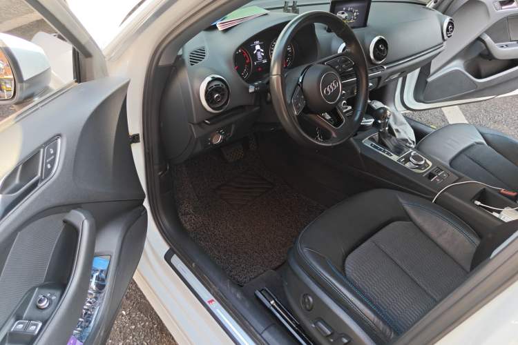 Used Audi A3 2019 Sportback 35 TFSI Fashion Edition China VI Emission Standard Driver Seat