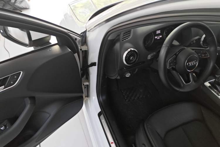 Used Audi A3 2019 Sportback 35 TFSI Fashion Edition China VI Emission Standard Driver Seat