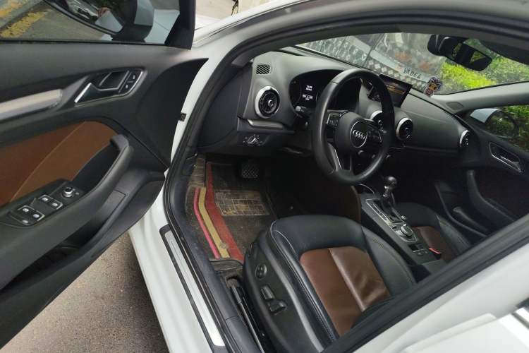 Used Audi A3 2019 Sportback 35 TFSI Style Edition China VI Emission Standard Driver Seat
