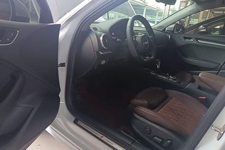 Used Audi A3 2019 Sportback 35 TFSI Sporty Version China VI Driver Seat