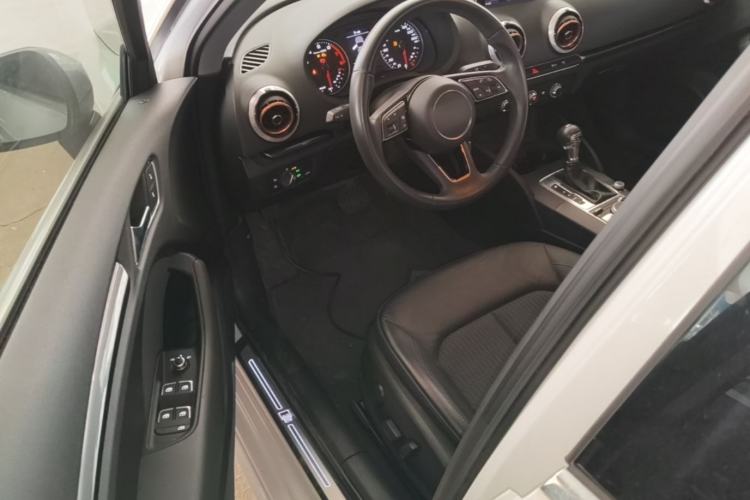 Used Audi A3 2019 Sportback 35 TFSI Fashion Edition China VI Emission Standard Driver Seat