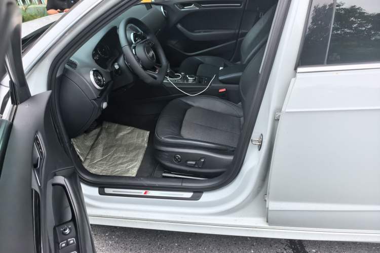 Used Audi A3 2019 Sportback 35 TFSI Fashion Edition China VI Emission Standard Driver Seat