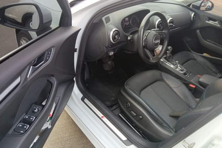 Used Audi A3 2019 Limousine 35 TFSI Fashion Edition China VI Emission Standard Driver Seat