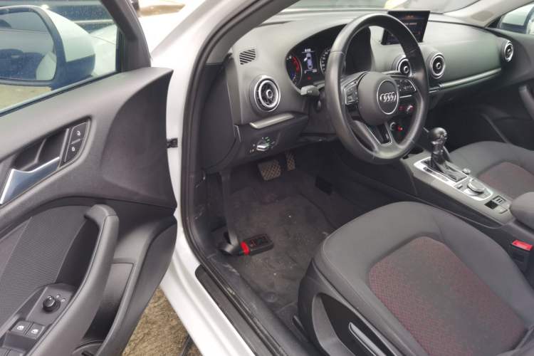 Used Audi A3 2019 Limousine 35 TFSI Ambition China VI Driver Seat