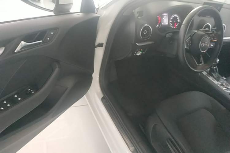 Used Audi A3 2019 Sportback 35 TFSI Ambition China VI Driver Seat