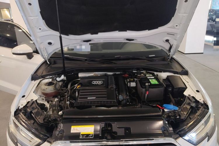 Used Audi A3 2019 Limousine 35 TFSI Fashion Edition China VI Emission Standard Engine Bay