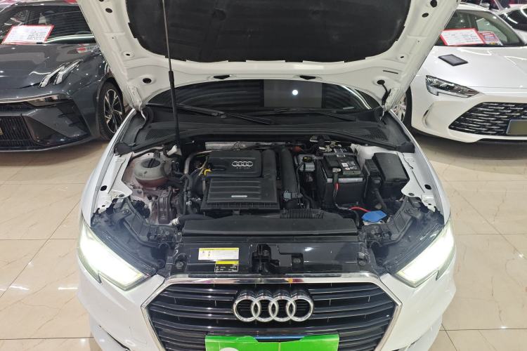 Used Audi A3 2019 Limousine 35 TFSI Fashion Edition China V standard Engine Bay