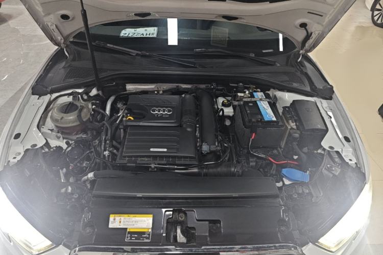 Used Audi A3 2019 Sportback 35 TFSI Fashion Edition China VI Emission Standard Engine Bay