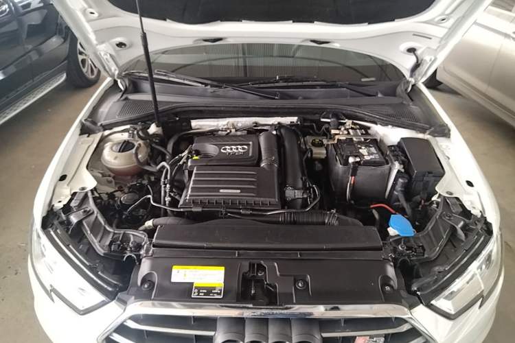 Used Audi A3 2019 Sportback 35 TFSI Ambition China VI Engine Bay